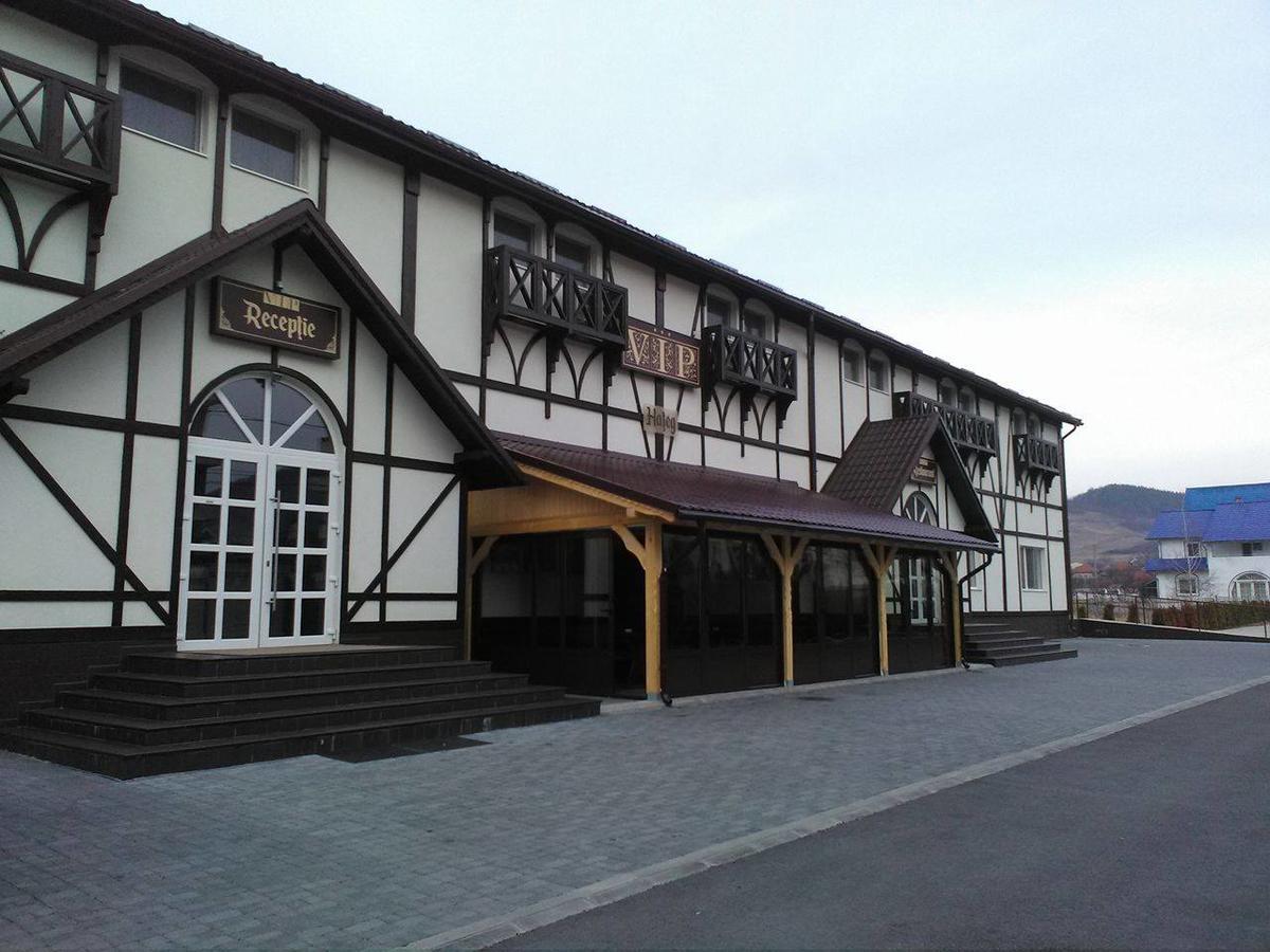 Vip Motel Restaurant Haţeg Exteriör bild