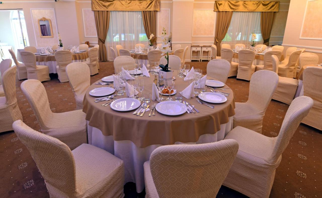Vip Motel Restaurant Haţeg Exteriör bild